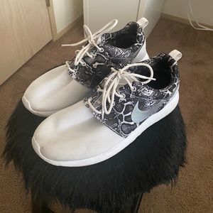 Nike animal print roshes